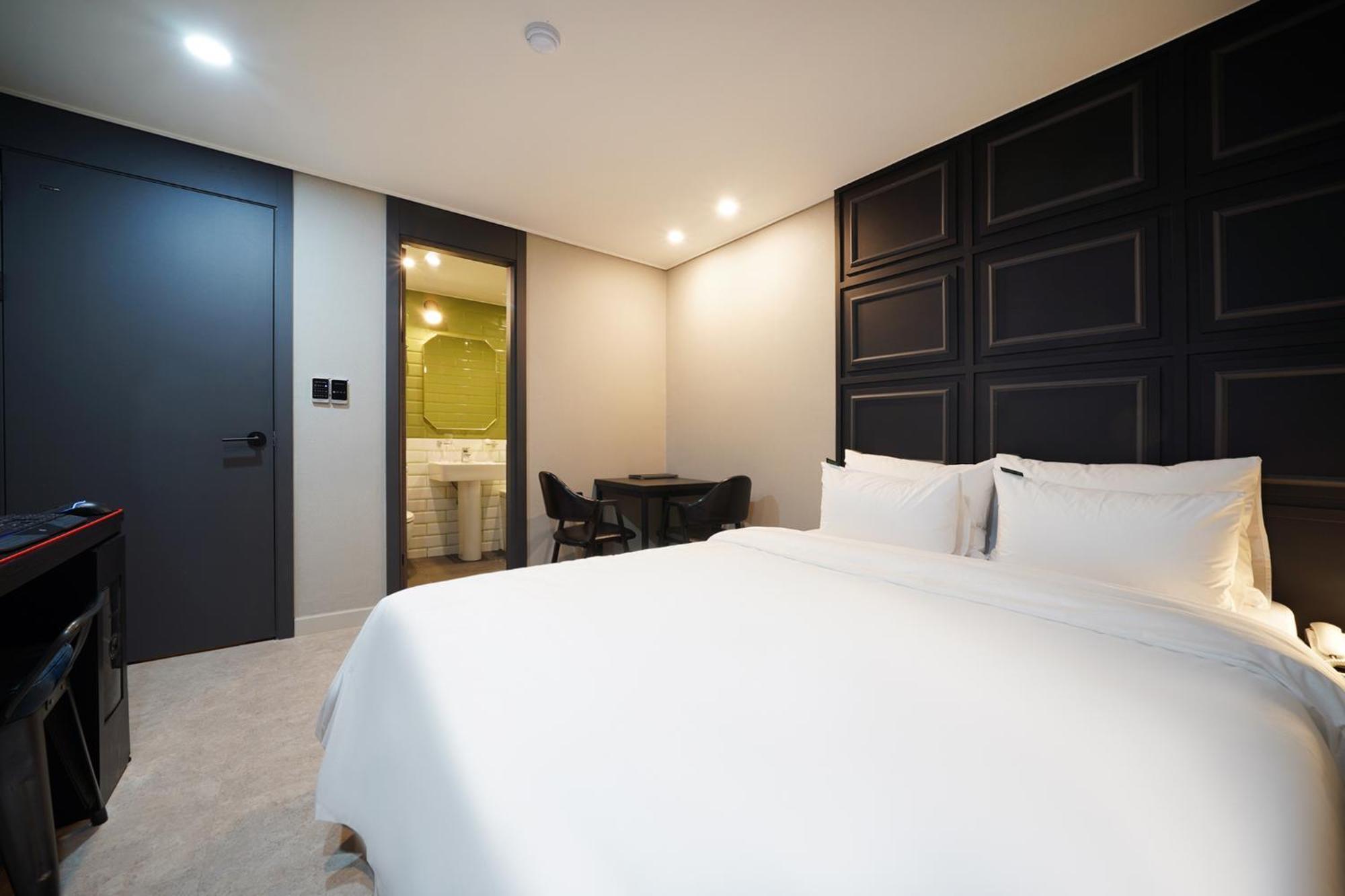 Motel Hotel Anytime