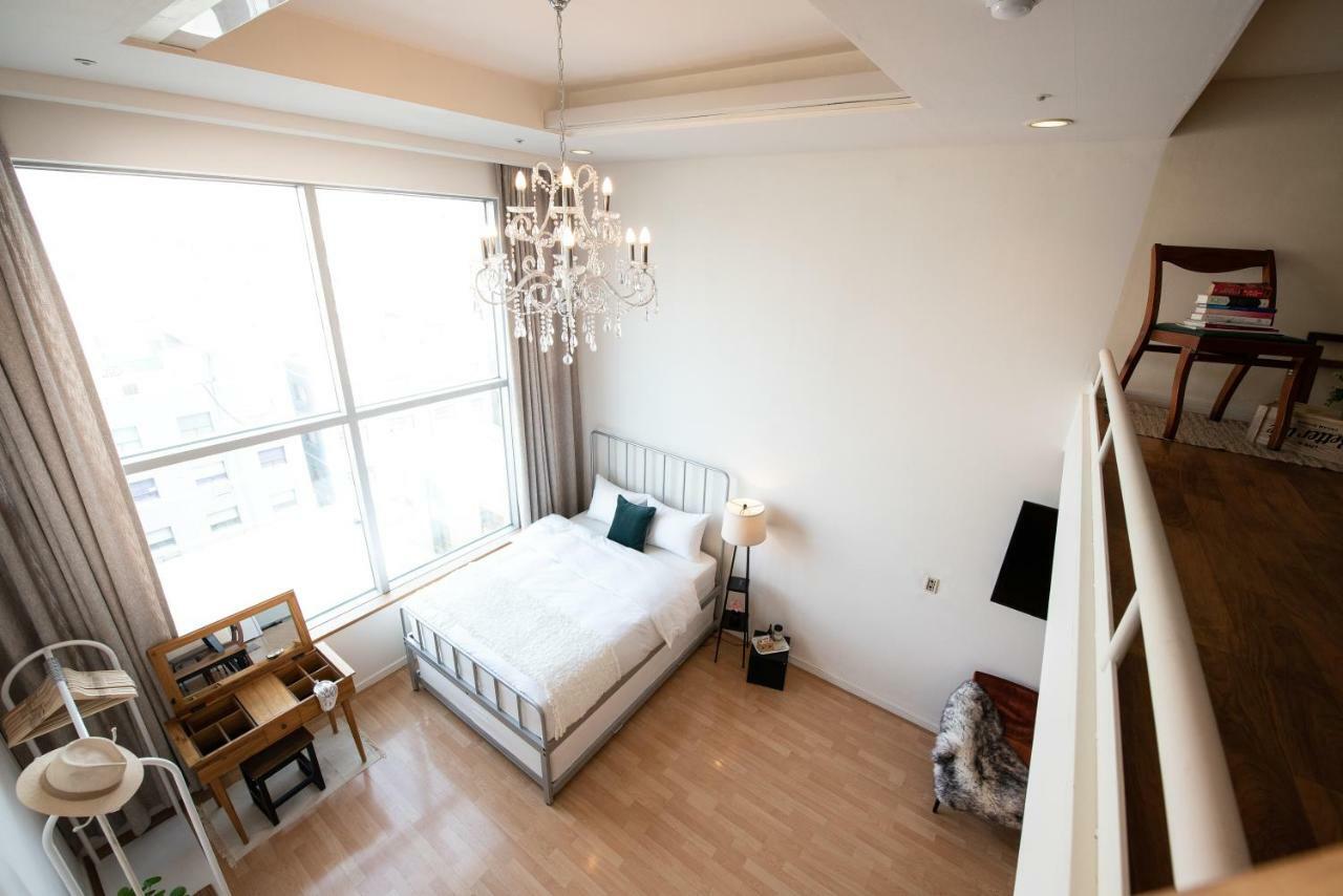 Yolo House In Hongdae *
