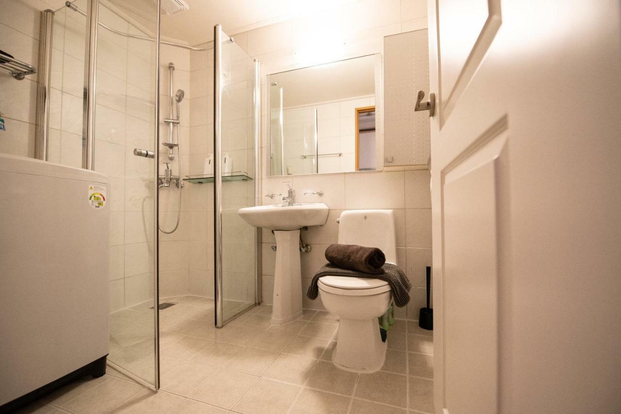 Yolo House In Hongdae Apartment *