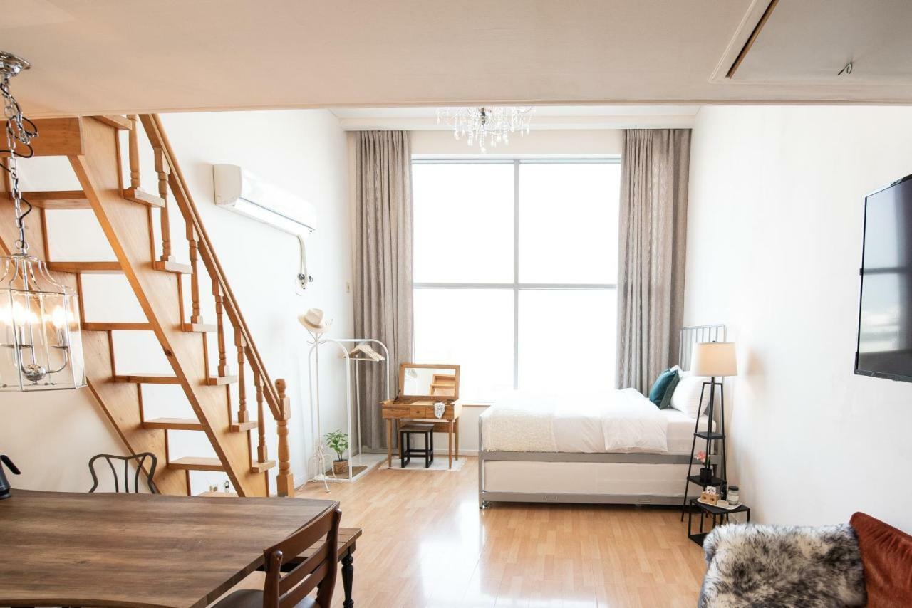 Yolo House In Hongdae *