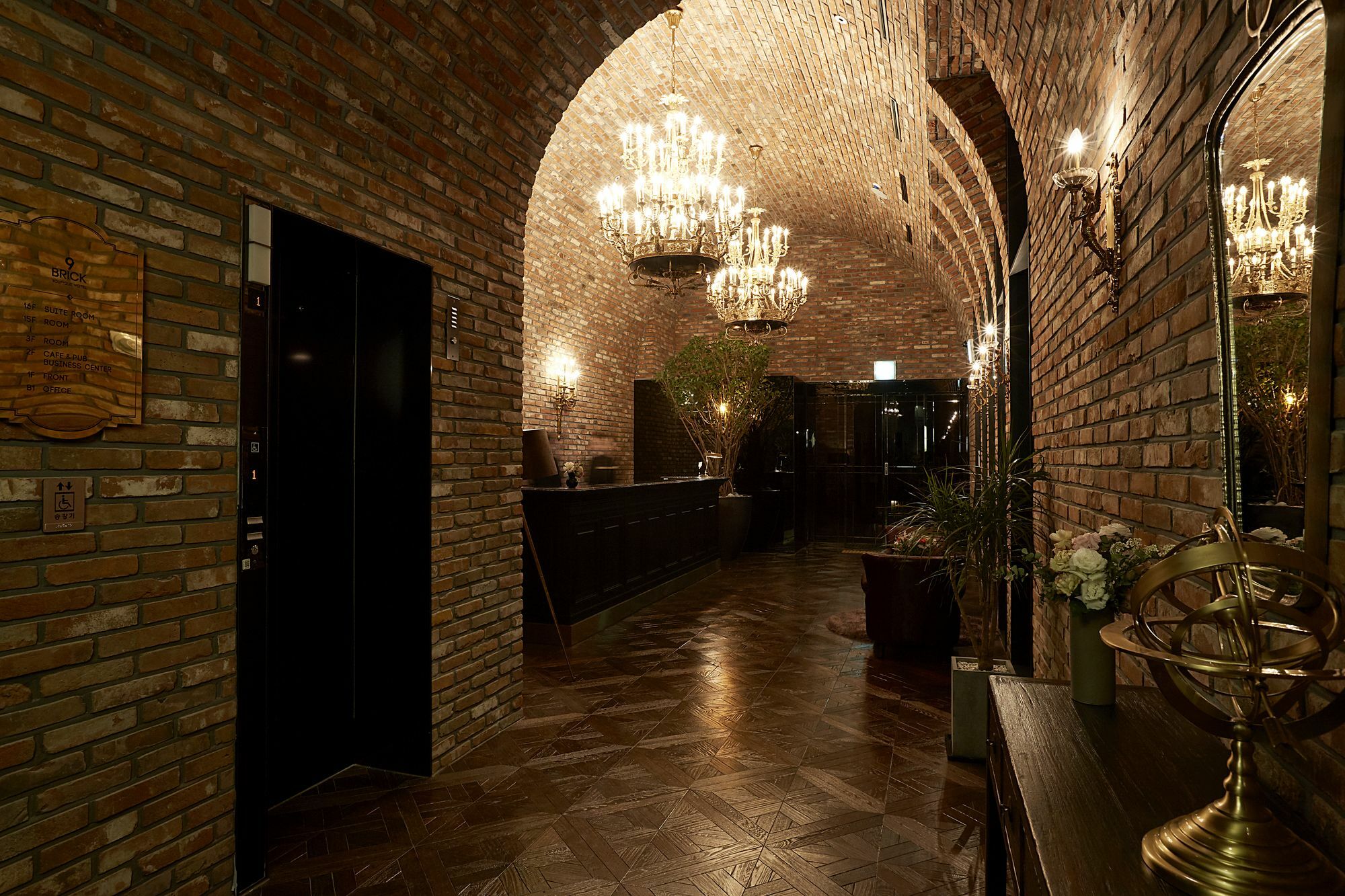 Hotel 9 Brick 3*