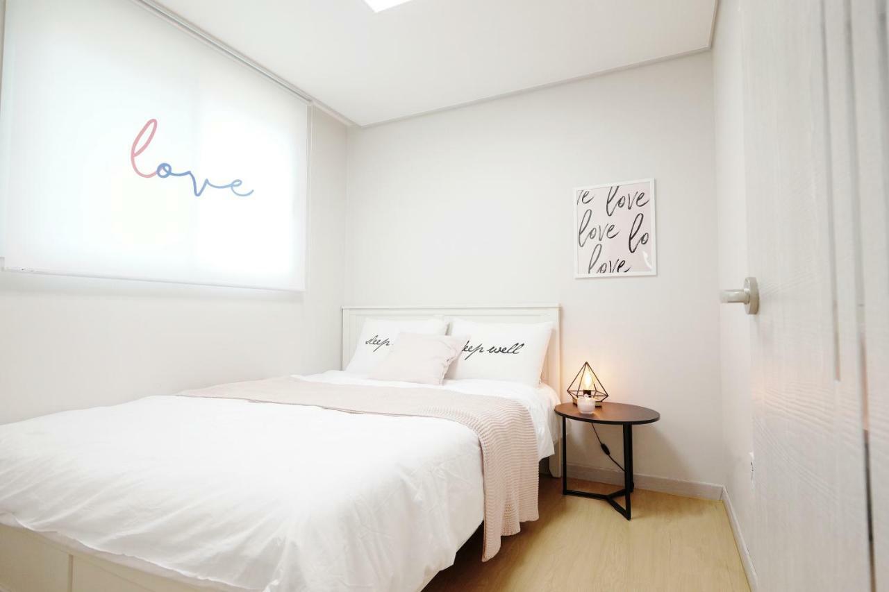 Apartment H House Yeonnam *