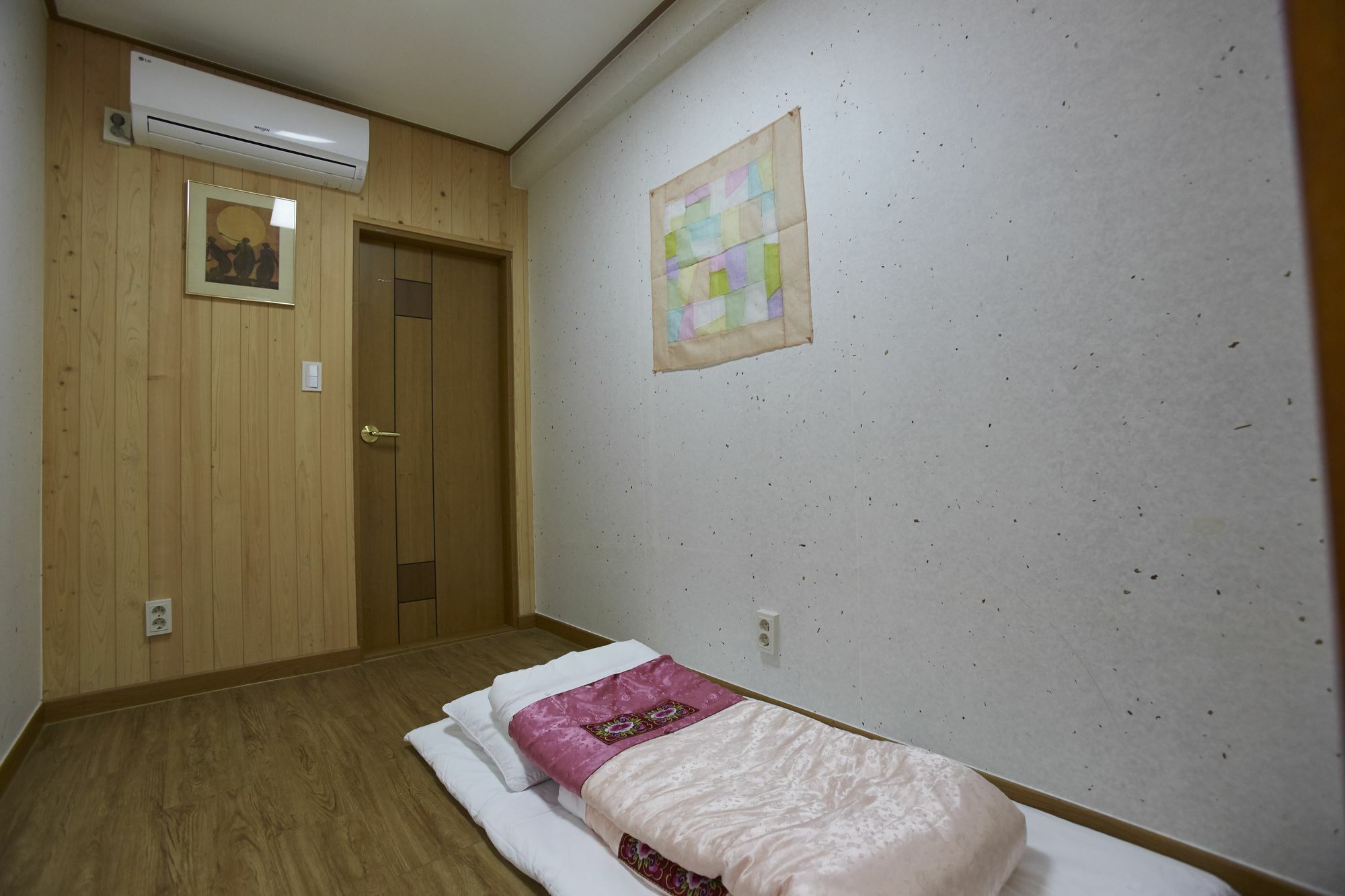 Hotel Go Woon Dang Hanok 2*