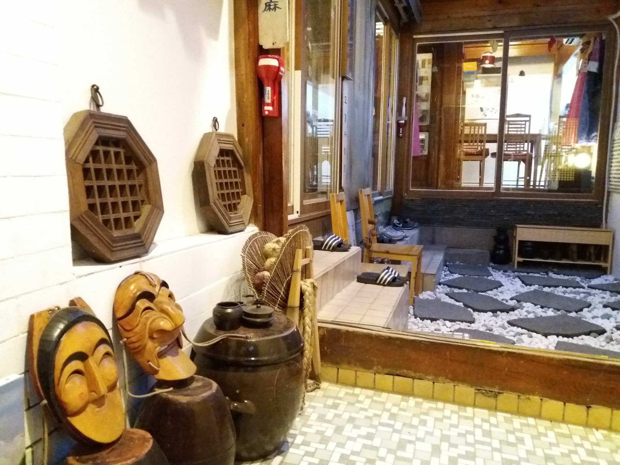 Bukchon Hotel 2*