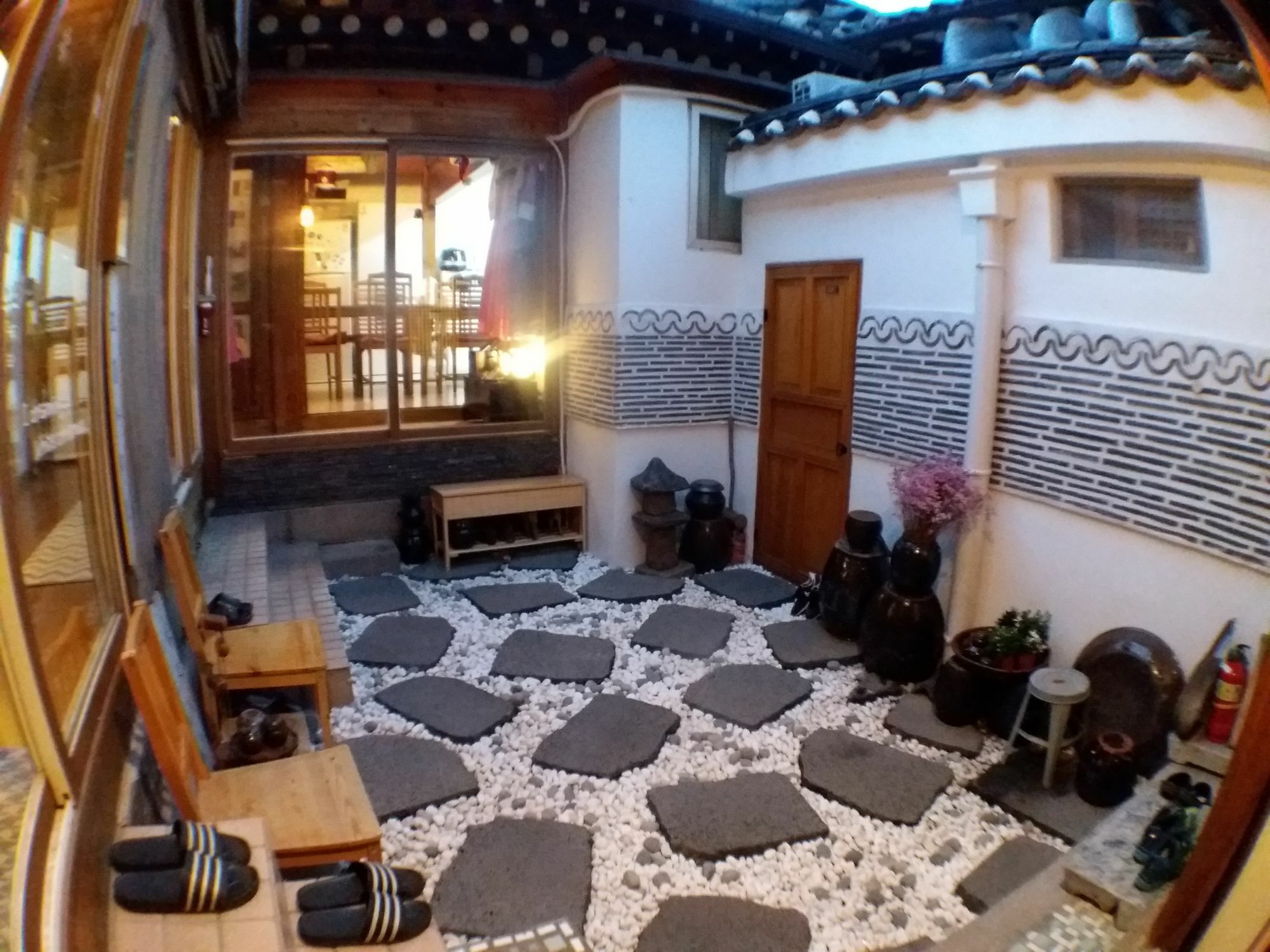 Bukchon Hotel 2*