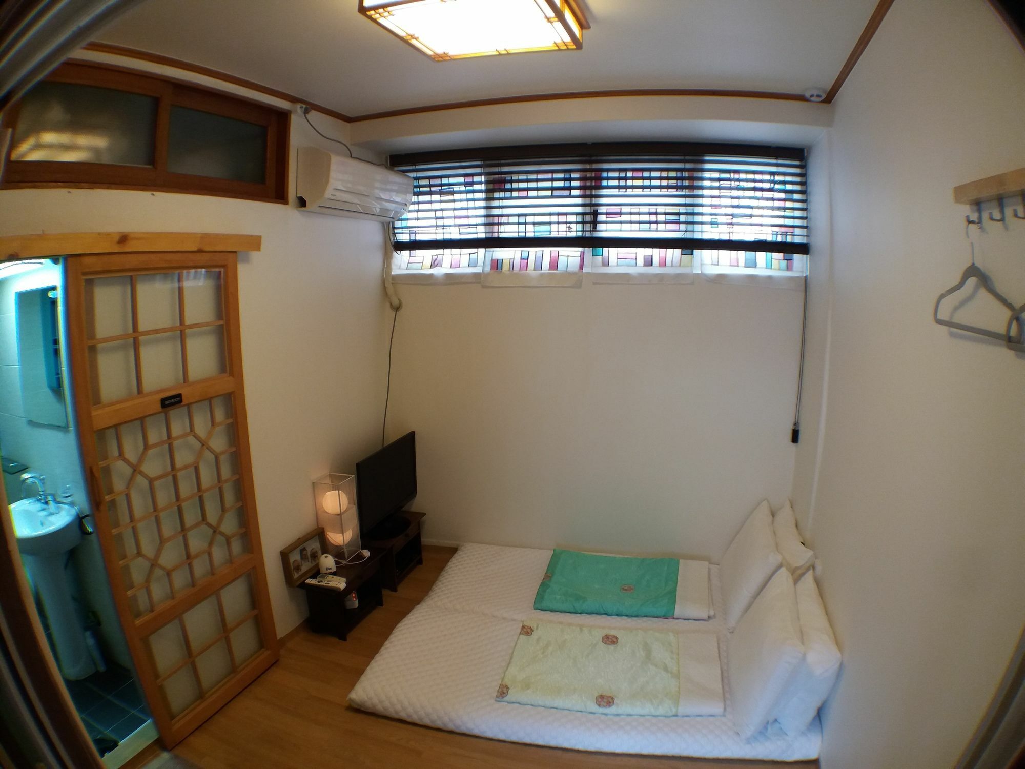 Bukchon Hotel 2*