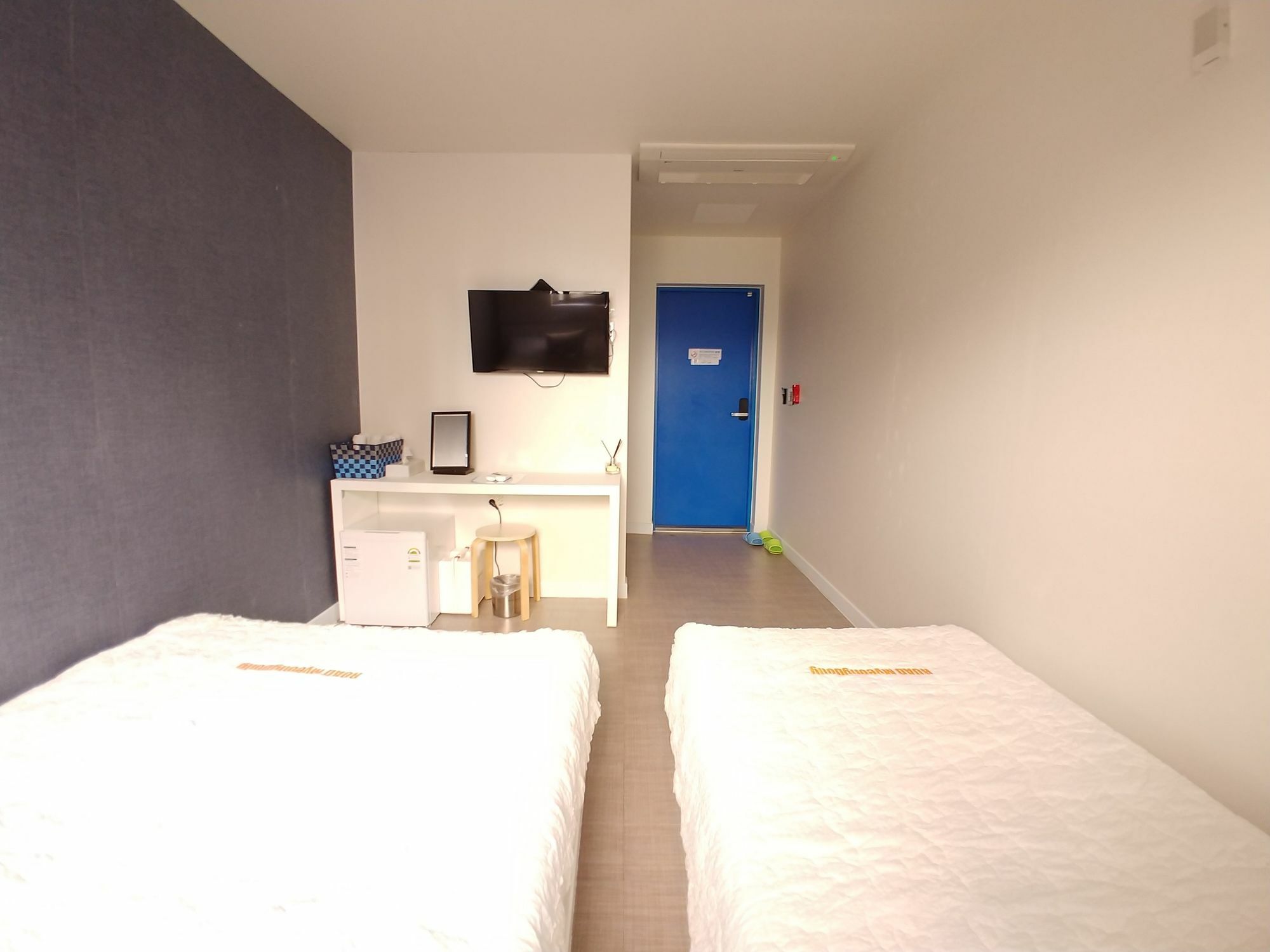 Road Myeongdong Guest house 2*