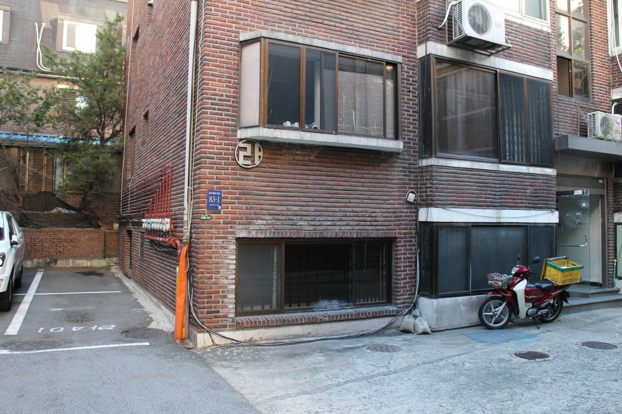 Artist 77 House 2*