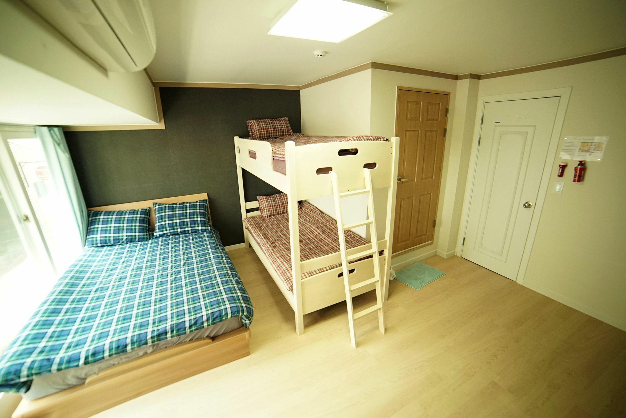 Guest house Yolo 2*