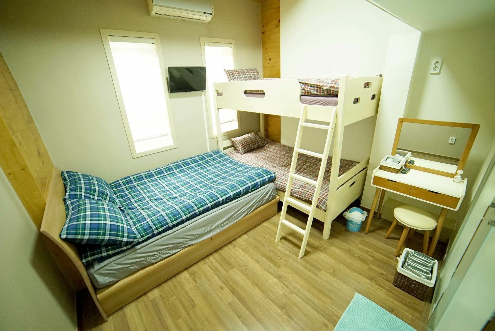 Guest house Yolo 2*