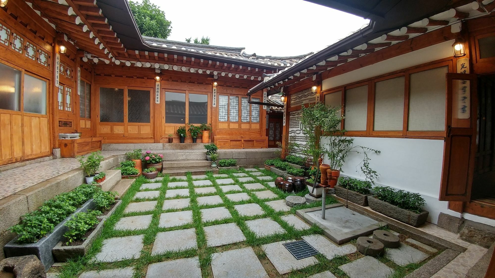 Guest house Bukchon Hyosunjae 2*