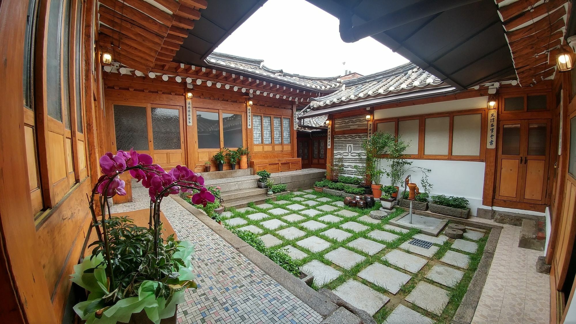 Bukchon Hyosunjae Guest house 2*