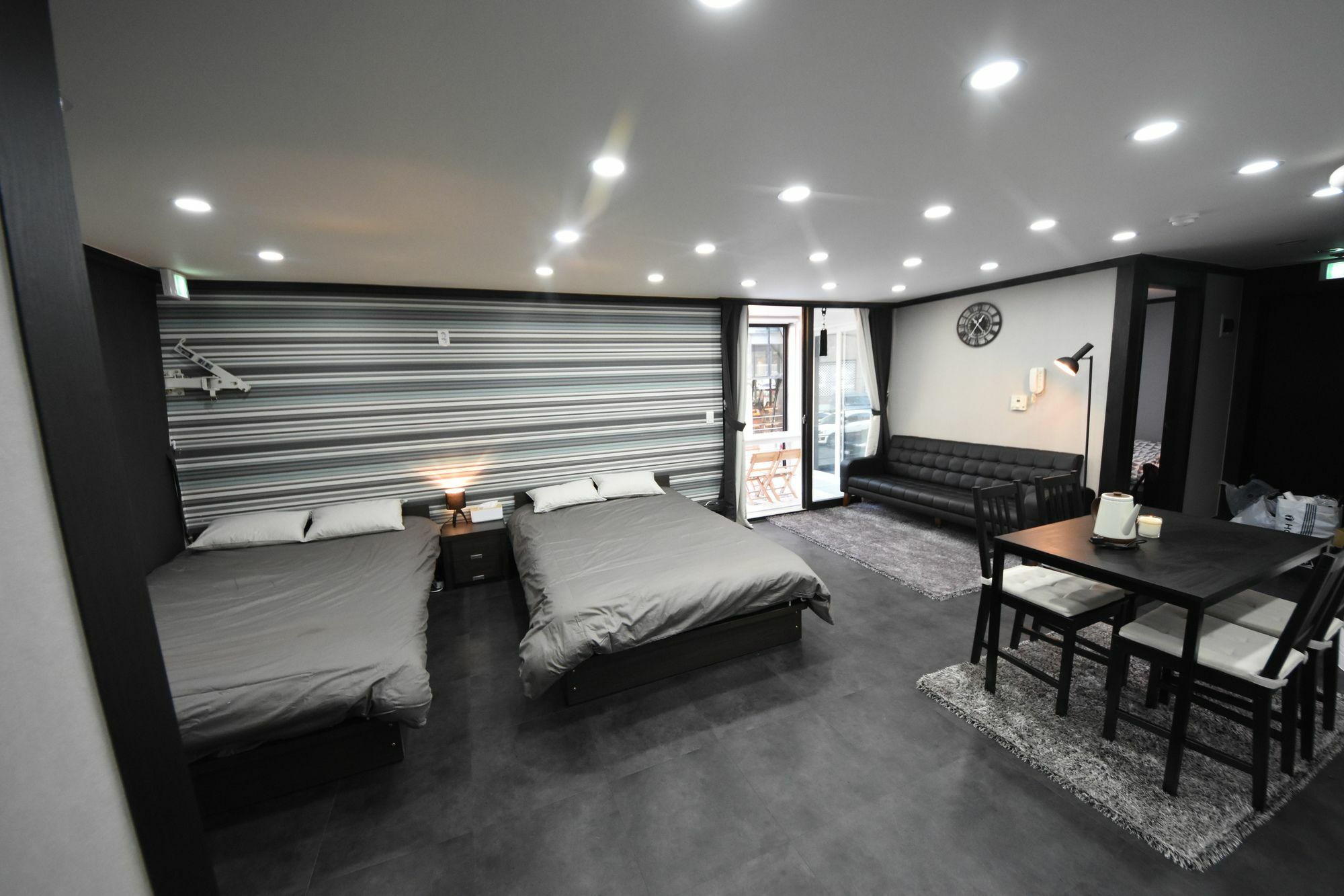 Dave Lovely House Seoul