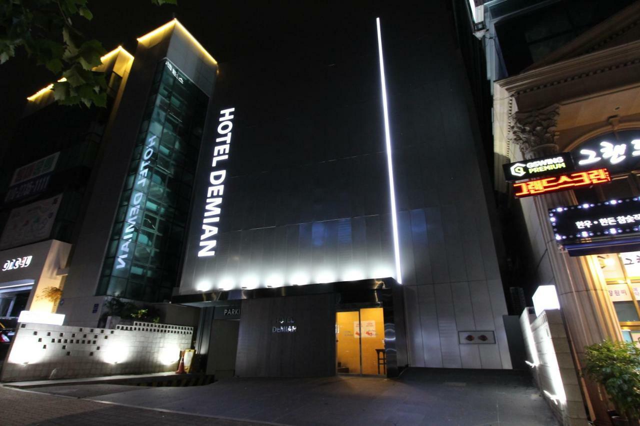 Demian Hotel 2*