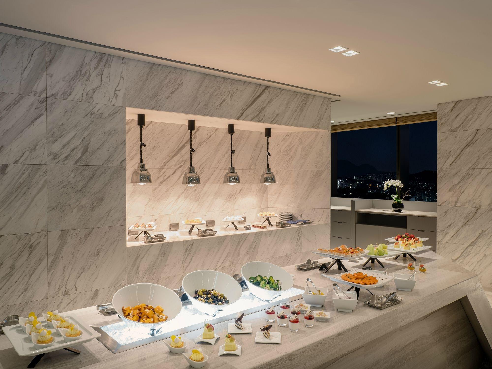 Novotel Ambassador Yongsan Hotel