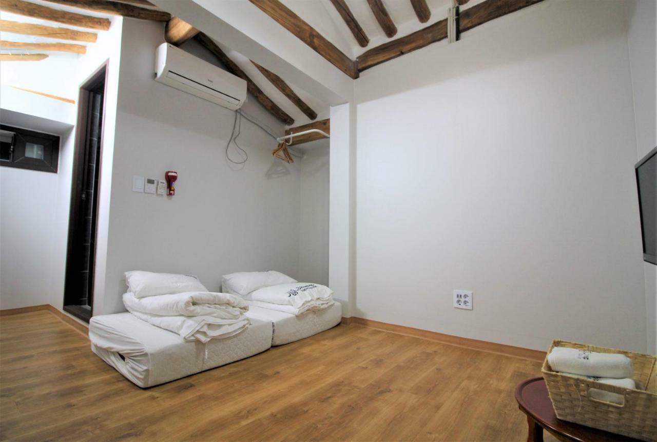 Bed & Breakfast Bibimbap Hanok Gyeongbokgung Private 2*