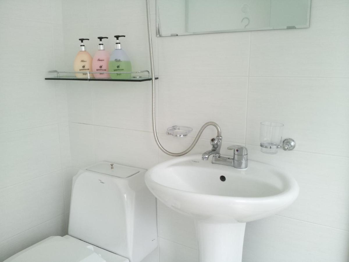 24 Sinchon Hongdae Guest house