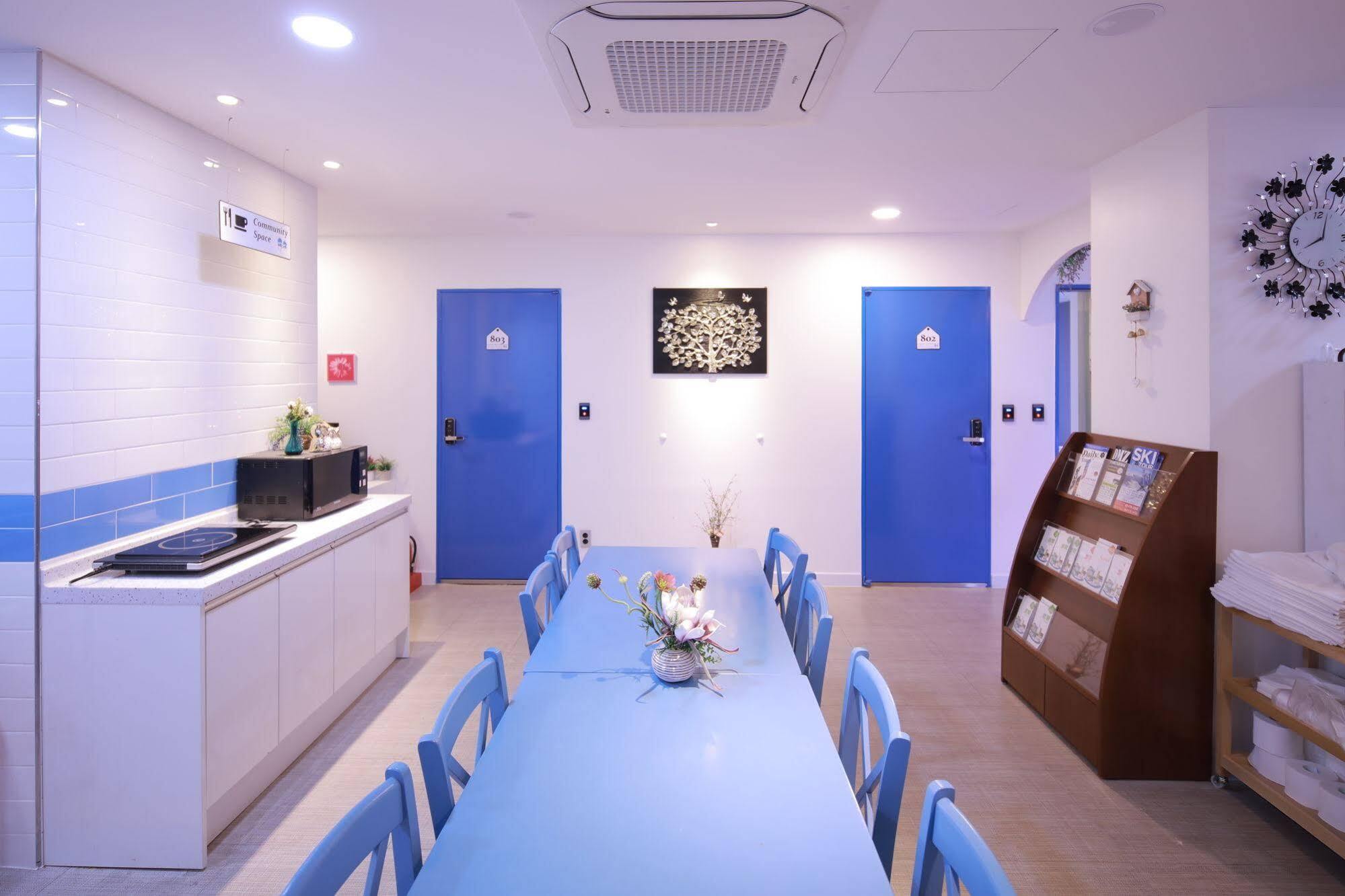The Road Guest house 2*