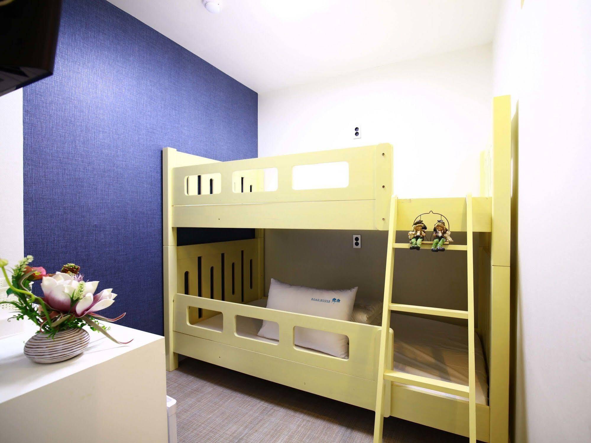 The Road Guest house 2*