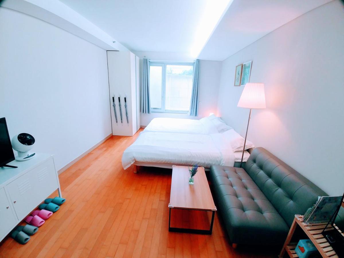 Apartment Studio In Central Seoul