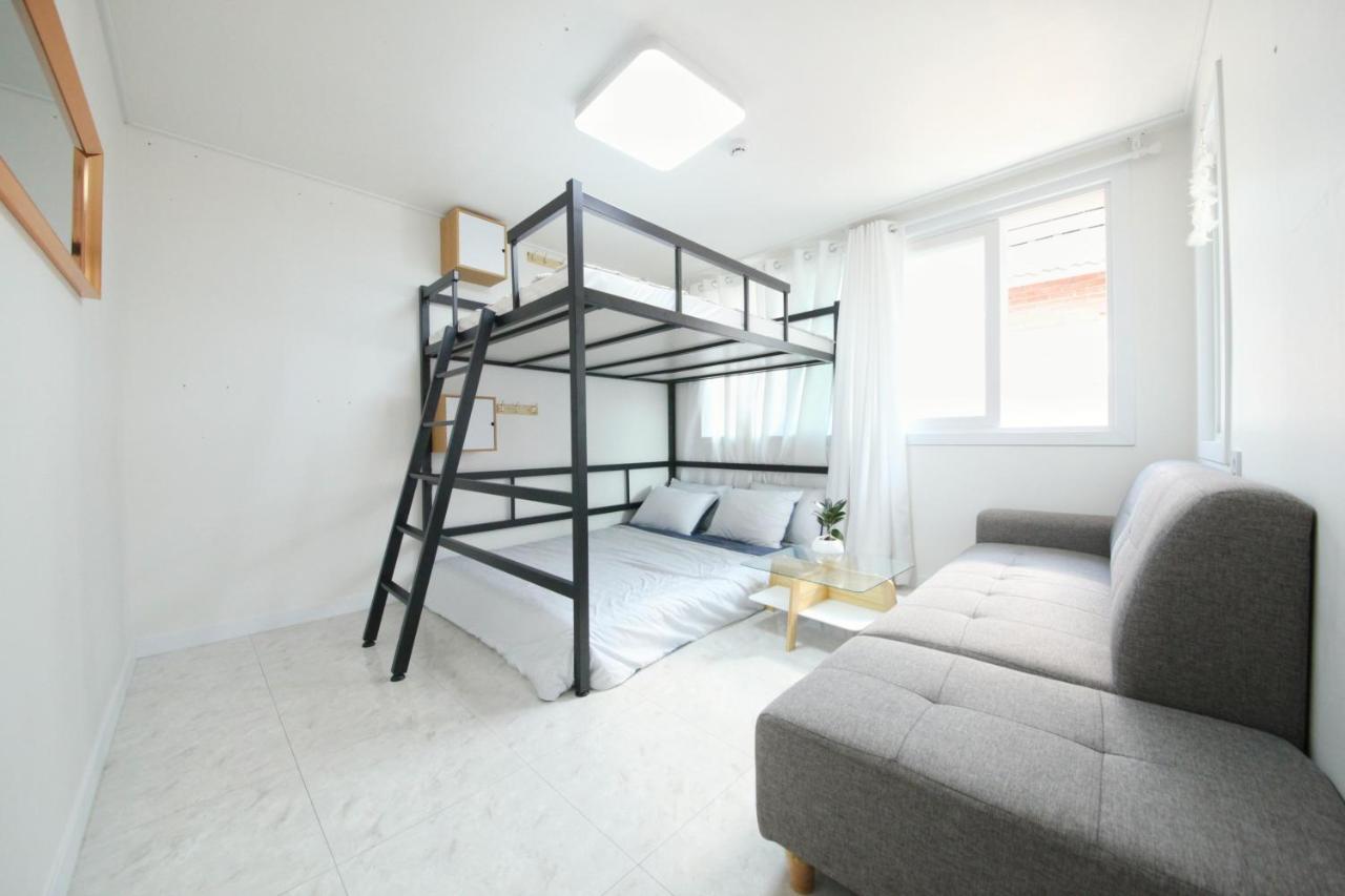 Bed & Breakfast Zibro H 3*