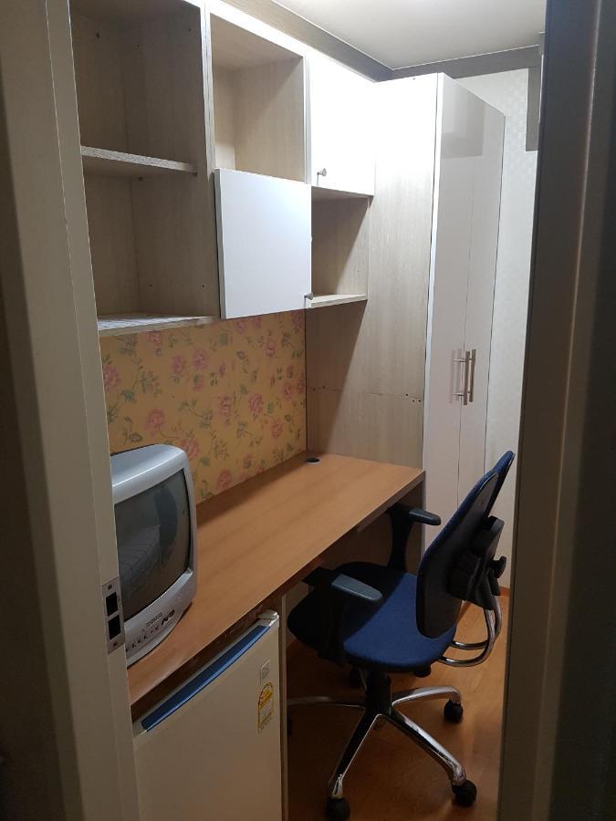 Living Castle Single Hotel