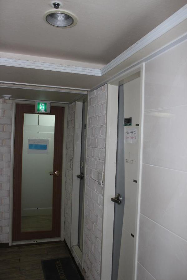 Living Castle Single Hotel 2*