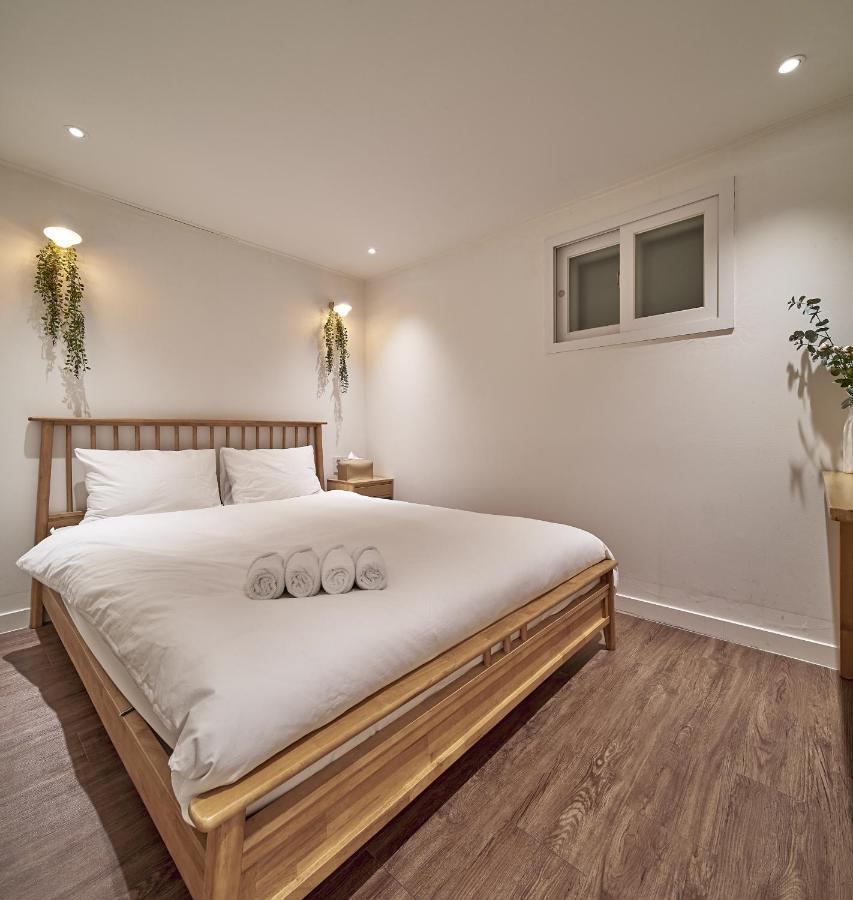 Butler:lee Hongdae-female Only 2* Seoul