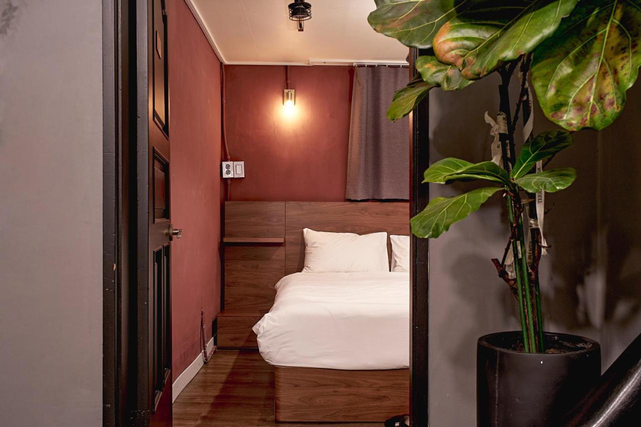 Butler:lee Hongdae-female Only Guest house Seoul