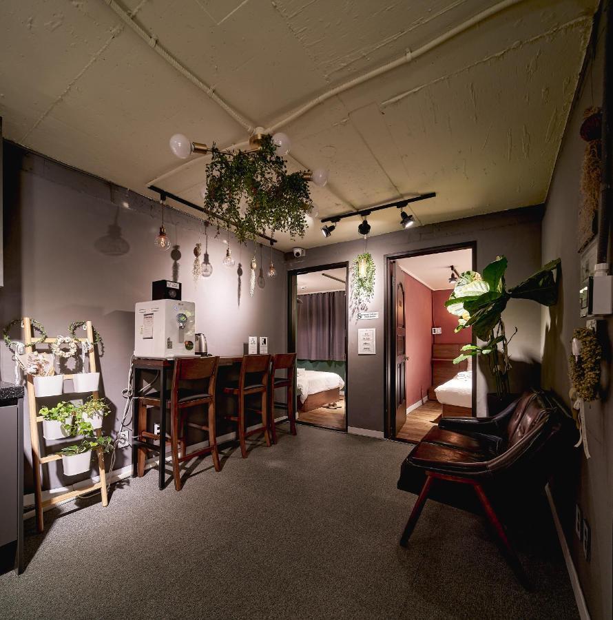 Butler:lee Hongdae-female Only Seoul