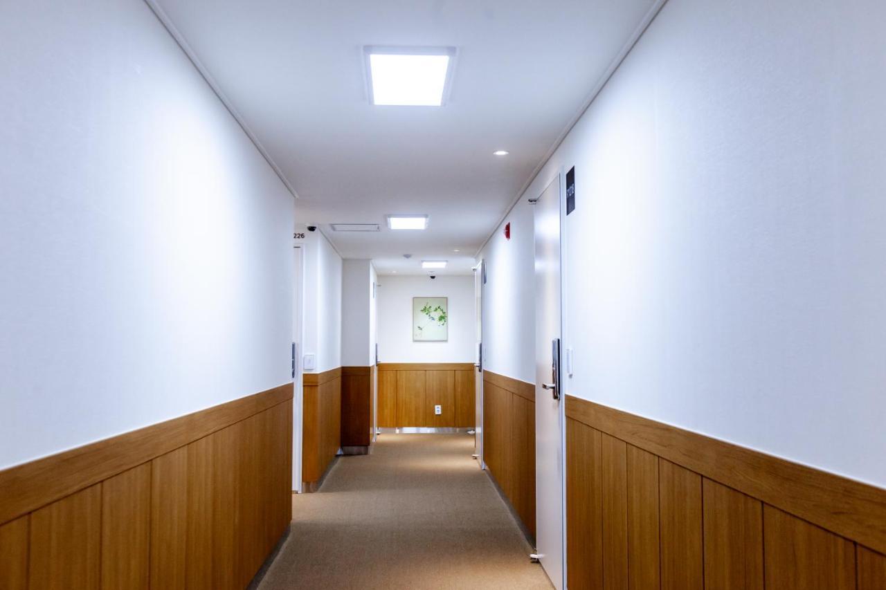 Hostel Step Myeongdong 1 *