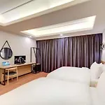 Hotel M