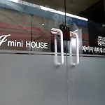 J Mini Hotel & House