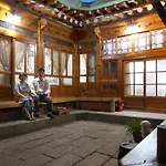 Dongmyo Hanok Sihwadang - Private Korean Style House In The City Center With A Beautiful Garden