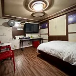 Picasso Motel