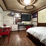 Picasso Motel