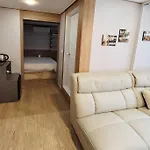 J Honor House Foreigner Only