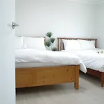 3Bedroom House 5Min Walk From Gunja St