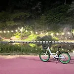 Bueno Day - Near Hongdae & Historic Sites