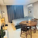 Cozy Sinnonhyeon Station Nonhyeon Station House