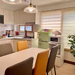 Yoon Stay In Seoul #Convenient Transportation #Hotelbedroom #Wide3 Rooms 8 People #Familygroup # Free Parking