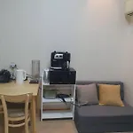 Located 10 Meters From Sungshin Women\'S University Station, 10 Minutes To Myeongdong By Subway, Accommodates Up To 3 People, 3 Bus Stops To Seoul National University Hospital And Korea University Hospital