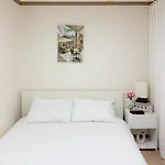Hong-Cho Stay