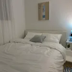Itaewon Station 10 Minutes,Gyeongnidan-Gil,Itaewon World Food Street,Beam Projector,Netflix Wifi