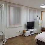 Best Location In Seoul 1 - 1Min To Bangbae Station, 1Min To Airport Bus, Private Room With Kitchen