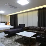 Richwell Hotel