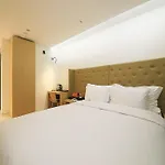 Richwell Hotel