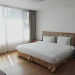 Vabien Suite 1 Serviced Residence