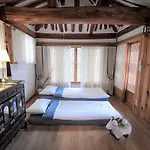 Cheong Yeon Jae Hanok Hotel