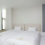 K Pop Residence I